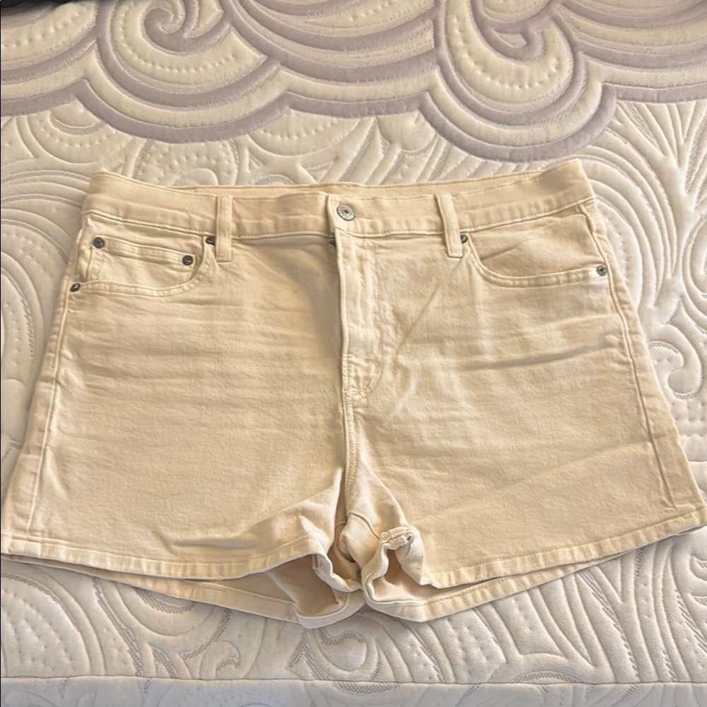 Women's Cream Shorts